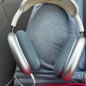 Apple air pod max Over-Ear Headphones - Silver and Gray